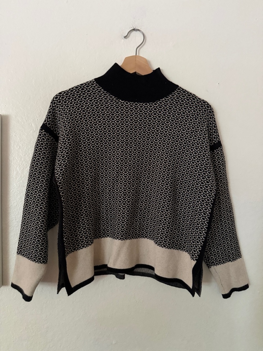 Able Black & Cream Boxy Geometric Turtleneck Sweater Sz S